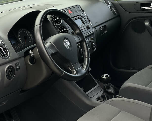 Сірий Фольксваген Гольф, об'ємом двигуна 1.97 л та пробігом 325 тис. км за 6500 $, фото 15 на Automoto.ua