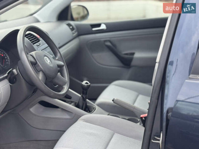 Серый Фольксваген Гольф, объемом двигателя 1.4 л и пробегом 173 тыс. км за 5399 $, фото 31 на Automoto.ua