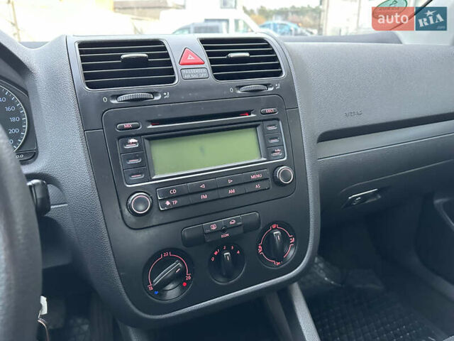 Серый Фольксваген Гольф, объемом двигателя 1.4 л и пробегом 270 тыс. км за 4400 $, фото 11 на Automoto.ua