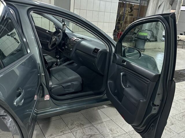 Серый Фольксваген Гольф, объемом двигателя 1.9 л и пробегом 300 тыс. км за 3200 $, фото 9 на Automoto.ua