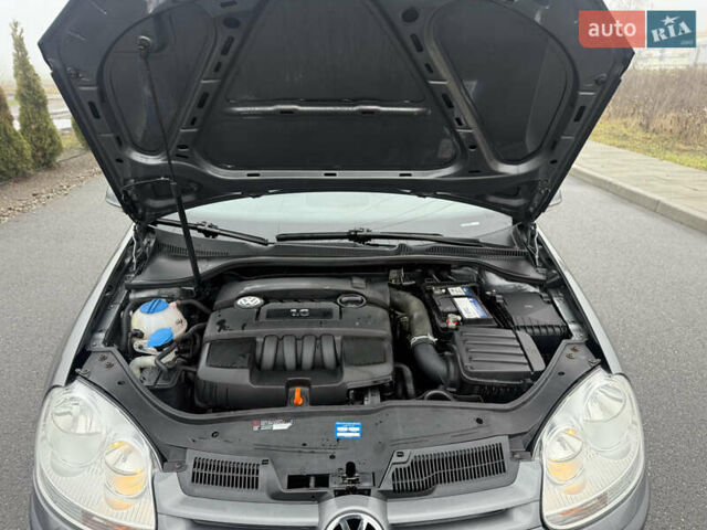 Серый Фольксваген Гольф, объемом двигателя 1.6 л и пробегом 218 тыс. км за 5950 $, фото 30 на Automoto.ua