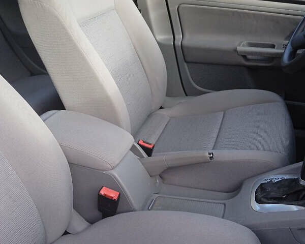 Сірий Фольксваген Гольф, об'ємом двигуна 1.6 л та пробігом 216 тис. км за 6600 $, фото 5 на Automoto.ua