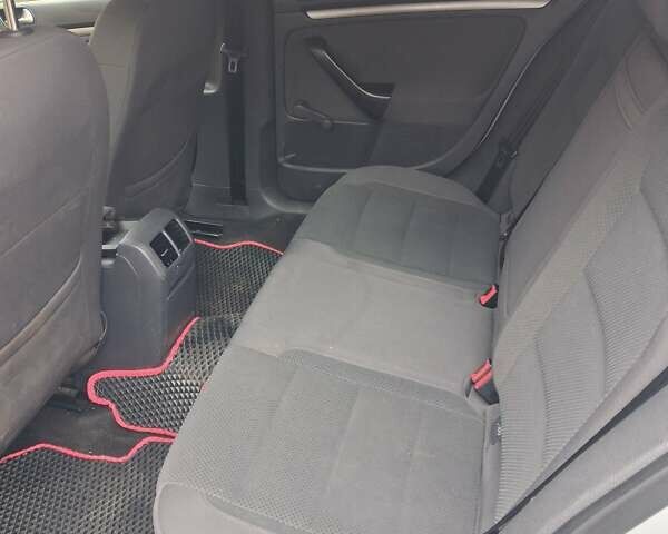 Серый Фольксваген Гольф, объемом двигателя 1.6 л и пробегом 212 тыс. км за 6350 $, фото 4 на Automoto.ua