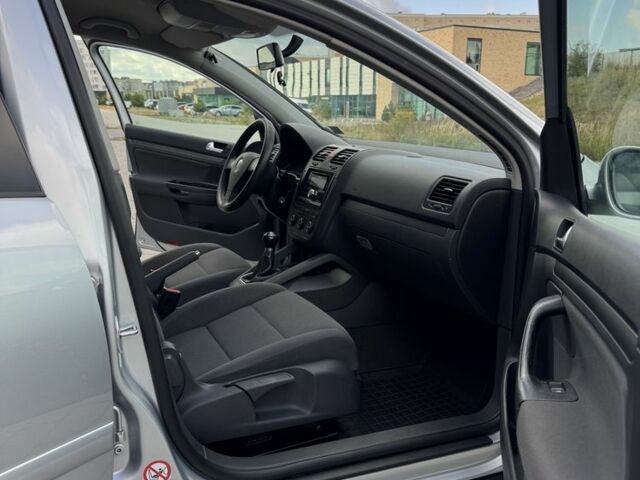 Серый Фольксваген Гольф, объемом двигателя 1.6 л и пробегом 225 тыс. км за 5600 $, фото 9 на Automoto.ua