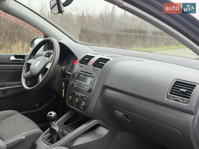 Серый Фольксваген Гольф, объемом двигателя 1.6 л и пробегом 218 тыс. км за 5950 $, фото 22 на Automoto.ua
