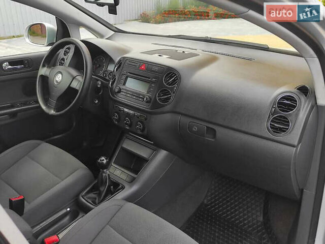 Серый Фольксваген Гольф, объемом двигателя 1.6 л и пробегом 250 тыс. км за 4800 $, фото 6 на Automoto.ua