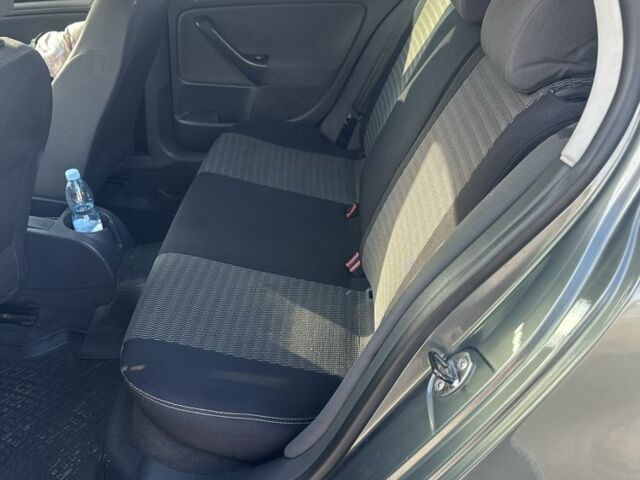 Серый Фольксваген Гольф, объемом двигателя 1.6 л и пробегом 265 тыс. км за 5500 $, фото 4 на Automoto.ua