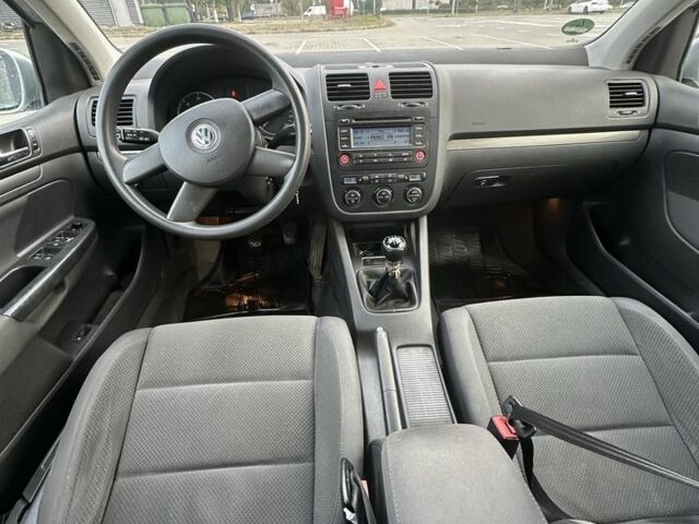 Серый Фольксваген Гольф, объемом двигателя 1.9 л и пробегом 380 тыс. км за 2550 $, фото 6 на Automoto.ua