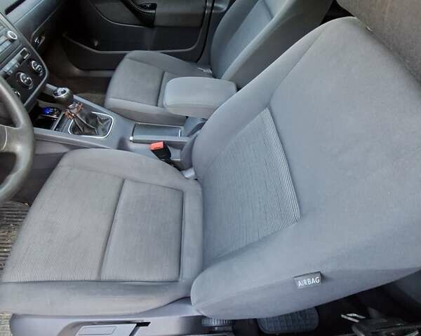 Сірий Фольксваген Гольф, об'ємом двигуна 1.6 л та пробігом 250 тис. км за 5700 $, фото 4 на Automoto.ua