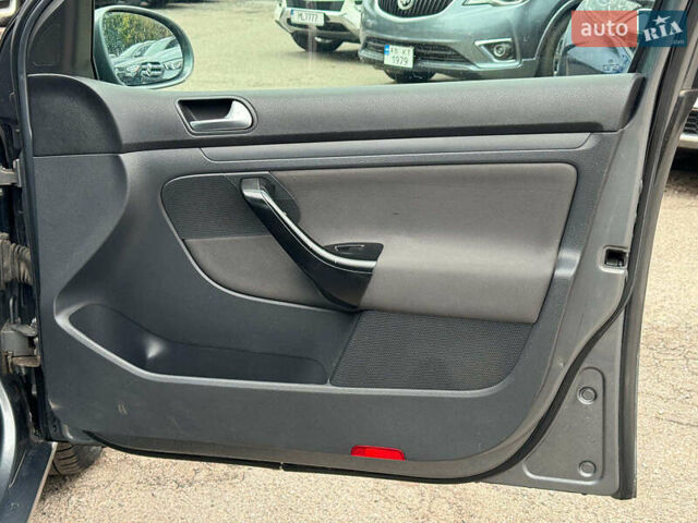 Серый Фольксваген Гольф, объемом двигателя 1.4 л и пробегом 271 тыс. км за 5190 $, фото 20 на Automoto.ua