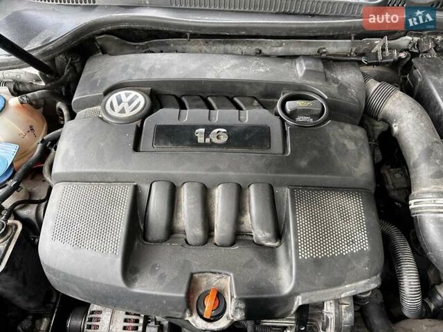 Серый Фольксваген Гольф, объемом двигателя 1.6 л и пробегом 221 тыс. км за 4200 $, фото 15 на Automoto.ua
