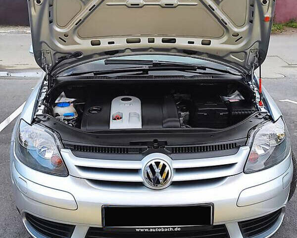 Серый Фольксваген Гольф, объемом двигателя 1.6 л и пробегом 250 тыс. км за 4800 $, фото 2 на Automoto.ua