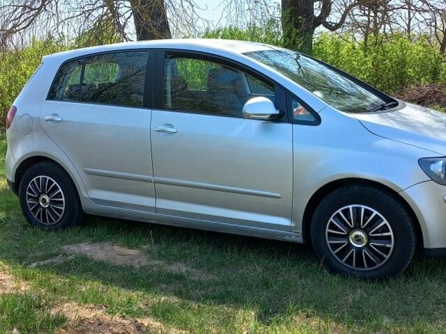 Серый Фольксваген Гольф, объемом двигателя 1.6 л и пробегом 350 тыс. км за 5309 $, фото 1 на Automoto.ua