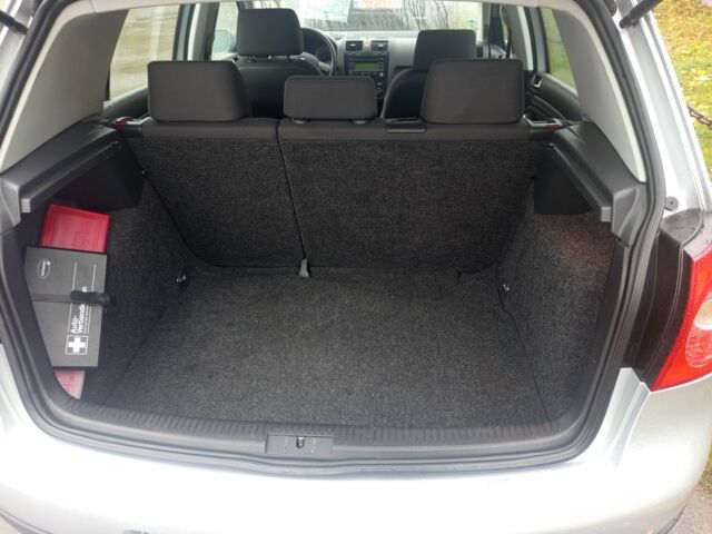 Серый Фольксваген Гольф, объемом двигателя 1.6 л и пробегом 240 тыс. км за 5600 $, фото 4 на Automoto.ua