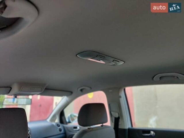 Серый Фольксваген Гольф, объемом двигателя 1.6 л и пробегом 185 тыс. км за 5800 $, фото 25 на Automoto.ua