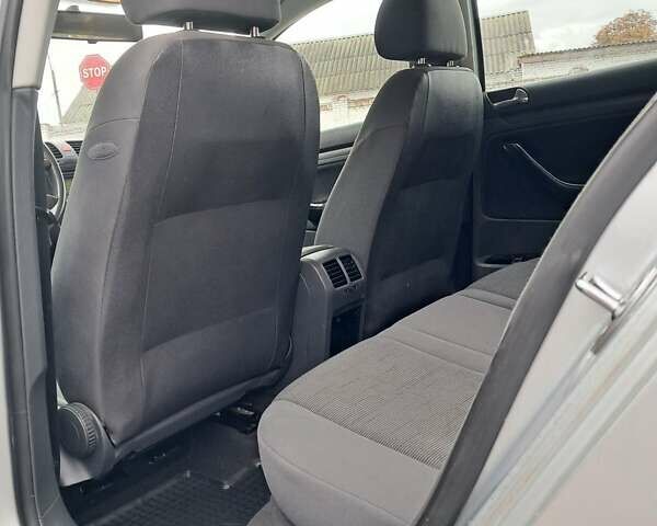 Серый Фольксваген Гольф, объемом двигателя 1.6 л и пробегом 244 тыс. км за 5444 $, фото 8 на Automoto.ua