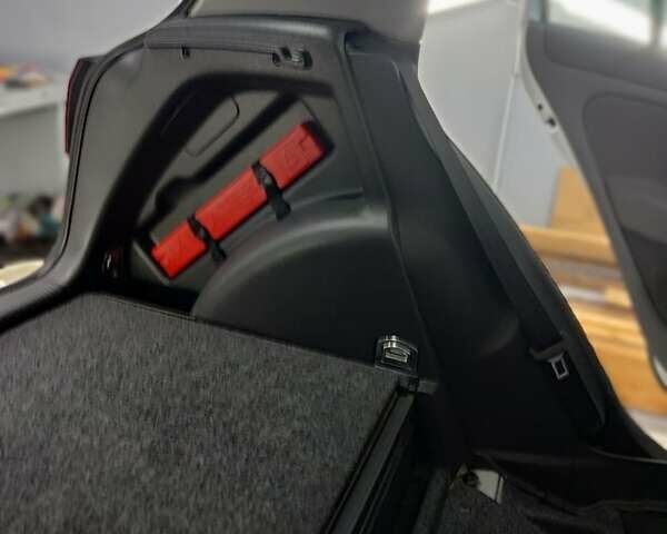 Сірий Фольксваген Гольф, об'ємом двигуна 1.6 л та пробігом 185 тис. км за 5800 $, фото 51 на Automoto.ua