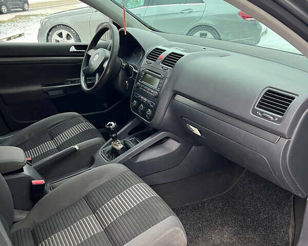 Серый Фольксваген Гольф, объемом двигателя 1.9 л и пробегом 342 тыс. км за 3800 $, фото 7 на Automoto.ua