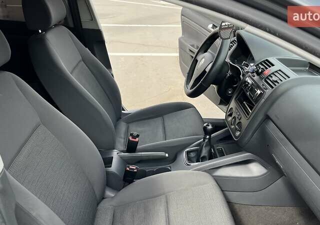 Серый Фольксваген Гольф, объемом двигателя 1.4 л и пробегом 255 тыс. км за 5500 $, фото 11 на Automoto.ua