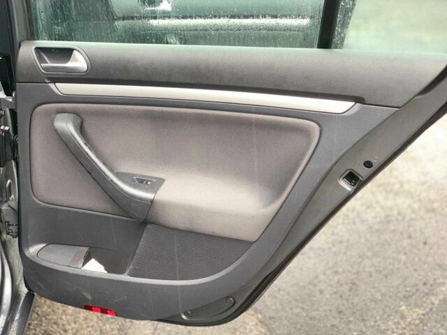 Серый Фольксваген Гольф, объемом двигателя 2 л и пробегом 185 тыс. км за 5740 $, фото 18 на Automoto.ua