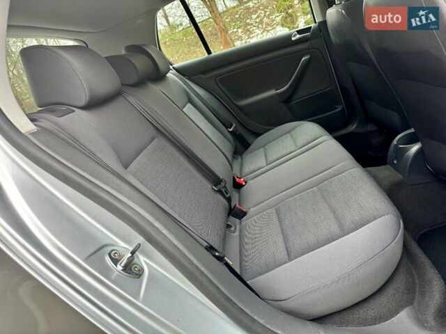 Серый Фольксваген Гольф, объемом двигателя 1.6 л и пробегом 178 тыс. км за 5790 $, фото 47 на Automoto.ua