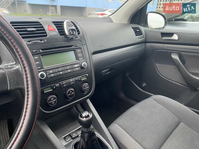 Сірий Фольксваген Гольф, об'ємом двигуна 1.6 л та пробігом 203 тис. км за 5200 $, фото 12 на Automoto.ua