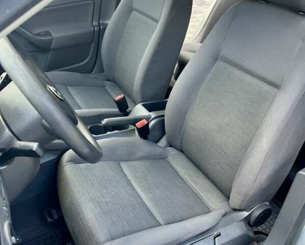 Серый Фольксваген Гольф, объемом двигателя 1.6 л и пробегом 285 тыс. км за 5900 $, фото 9 на Automoto.ua