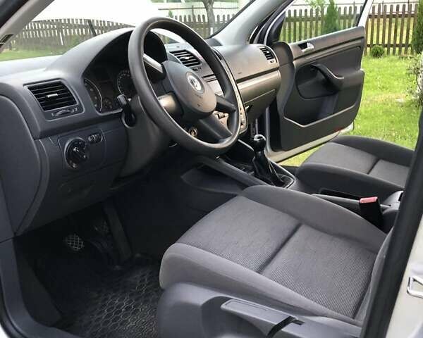 Серый Фольксваген Гольф, объемом двигателя 1.4 л и пробегом 190 тыс. км за 5000 $, фото 2 на Automoto.ua