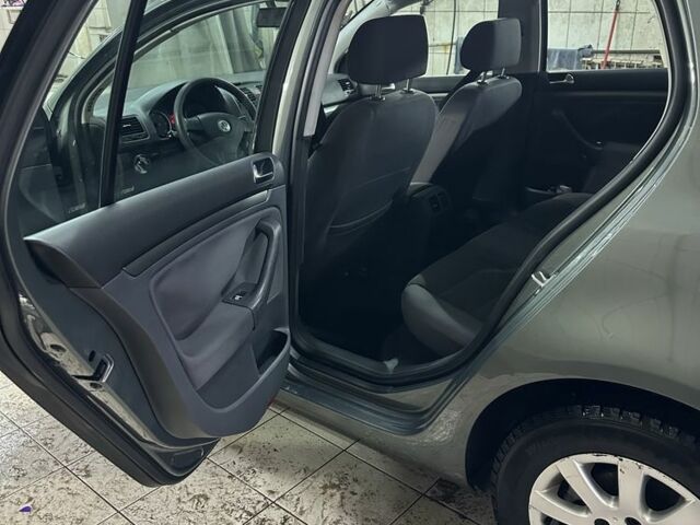 Серый Фольксваген Гольф, объемом двигателя 1.9 л и пробегом 300 тыс. км за 3200 $, фото 7 на Automoto.ua