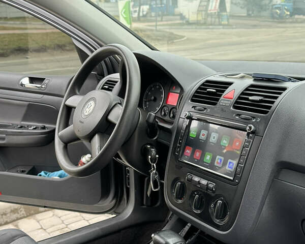 Серый Фольксваген Гольф, объемом двигателя 1.6 л и пробегом 220 тыс. км за 6100 $, фото 6 на Automoto.ua