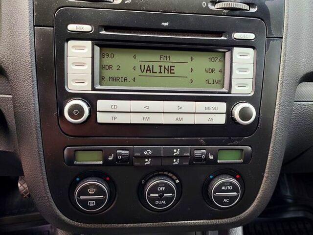 Серый Фольксваген Гольф, объемом двигателя 1.6 л и пробегом 185 тыс. км за 5500 $, фото 4 на Automoto.ua