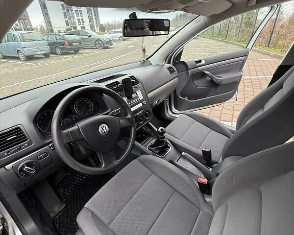 Серый Фольксваген Гольф, объемом двигателя 1.6 л и пробегом 181 тыс. км за 5500 $, фото 10 на Automoto.ua