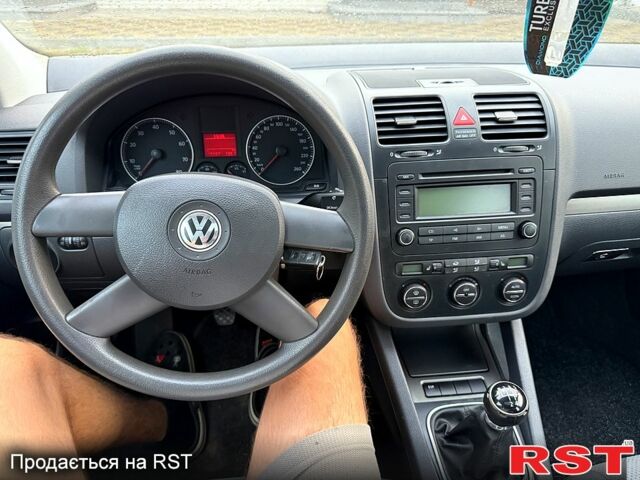 Серый Фольксваген Гольф, объемом двигателя 1.6 л и пробегом 175 тыс. км за 6500 $, фото 4 на Automoto.ua