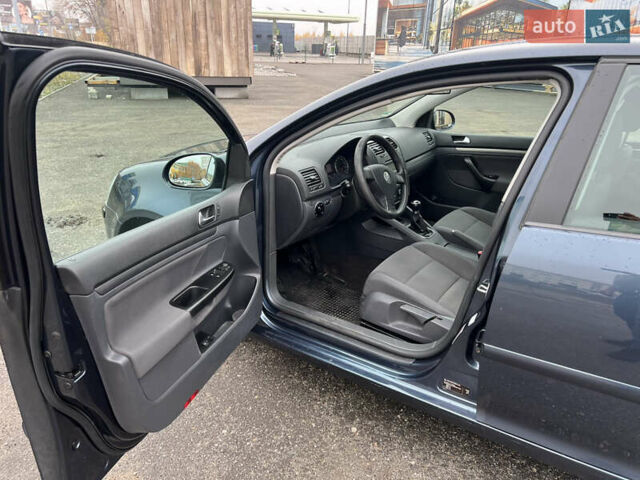 Сірий Фольксваген Гольф, об'ємом двигуна 1.6 л та пробігом 200 тис. км за 5999 $, фото 11 на Automoto.ua