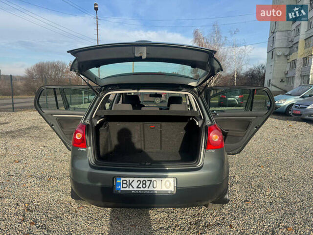 Серый Фольксваген Гольф, объемом двигателя 1.6 л и пробегом 180 тыс. км за 5900 $, фото 46 на Automoto.ua
