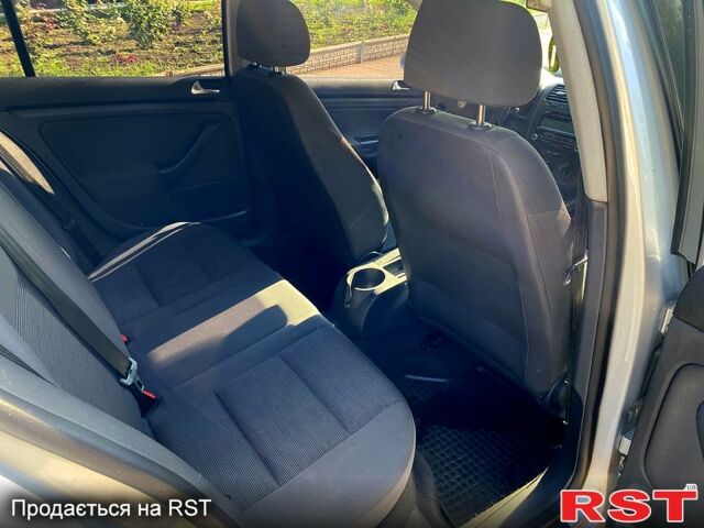 Сірий Фольксваген Гольф, об'ємом двигуна 1.6 л та пробігом 215 тис. км за 5150 $, фото 5 на Automoto.ua