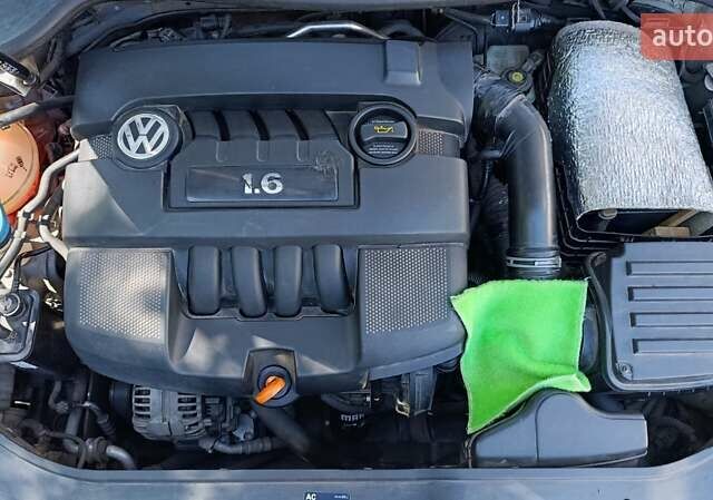 Сірий Фольксваген Гольф, об'ємом двигуна 1.6 л та пробігом 211 тис. км за 4700 $, фото 13 на Automoto.ua