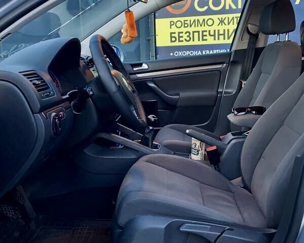 Серый Фольксваген Гольф, объемом двигателя 1.4 л и пробегом 240 тыс. км за 5150 $, фото 9 на Automoto.ua