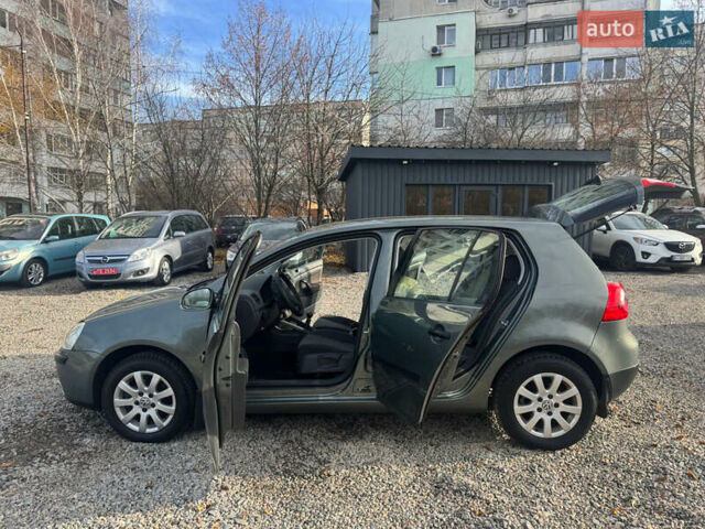 Серый Фольксваген Гольф, объемом двигателя 1.6 л и пробегом 180 тыс. км за 5900 $, фото 54 на Automoto.ua