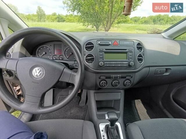 Серый Фольксваген Гольф, объемом двигателя 1.6 л и пробегом 273 тыс. км за 5600 $, фото 13 на Automoto.ua