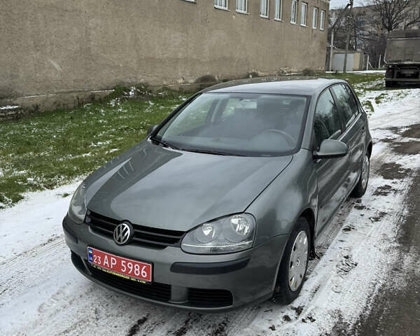 Серый Фольксваген Гольф, объемом двигателя 1.6 л и пробегом 211 тыс. км за 5600 $, фото 1 на Automoto.ua
