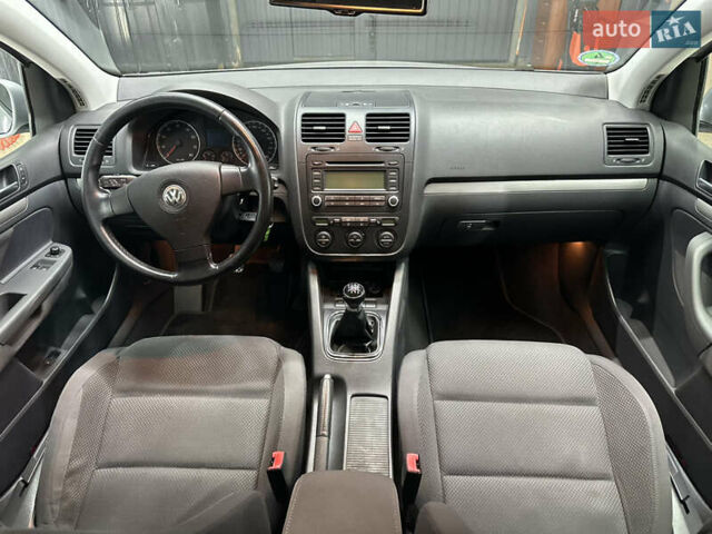 Сірий Фольксваген Гольф, об'ємом двигуна 1.6 л та пробігом 209 тис. км за 5000 $, фото 33 на Automoto.ua
