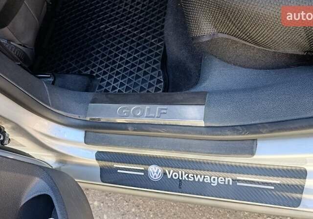 Сірий Фольксваген Гольф, об'ємом двигуна 1.6 л та пробігом 211 тис. км за 4700 $, фото 5 на Automoto.ua