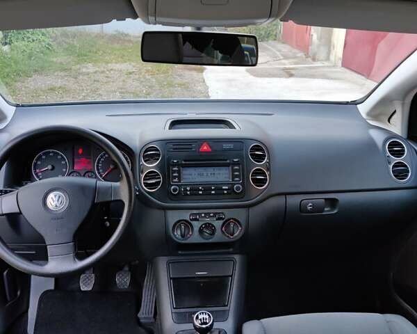 Серый Фольксваген Гольф, объемом двигателя 1.6 л и пробегом 185 тыс. км за 5800 $, фото 24 на Automoto.ua