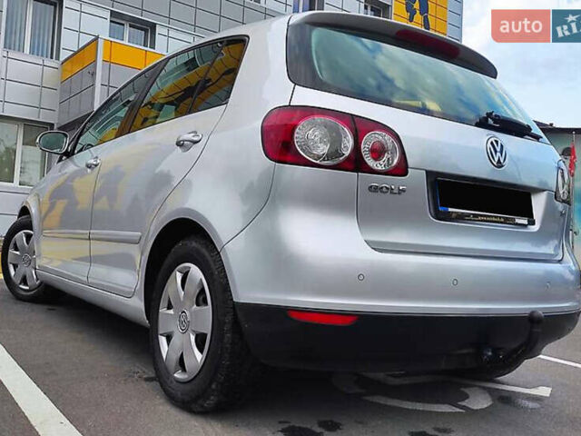 Серый Фольксваген Гольф, объемом двигателя 1.6 л и пробегом 250 тыс. км за 4800 $, фото 1 на Automoto.ua
