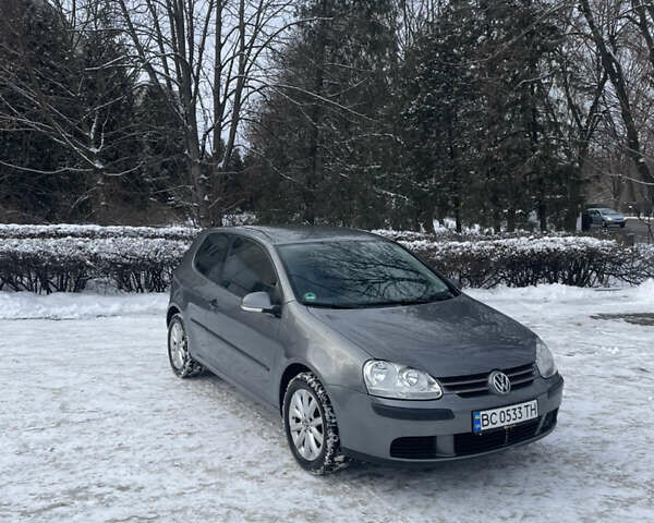 Серый Фольксваген Гольф, объемом двигателя 1.6 л и пробегом 257 тыс. км за 5200 $, фото 2 на Automoto.ua