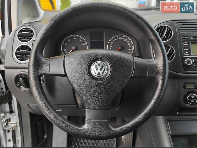 Серый Фольксваген Гольф, объемом двигателя 1.6 л и пробегом 250 тыс. км за 4800 $, фото 10 на Automoto.ua