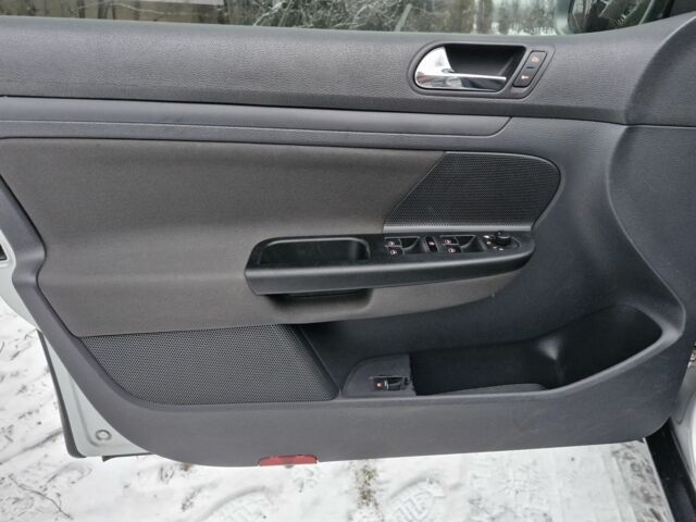 Серый Фольксваген Гольф, объемом двигателя 1 л и пробегом 356 тыс. км за 3000 $, фото 12 на Automoto.ua