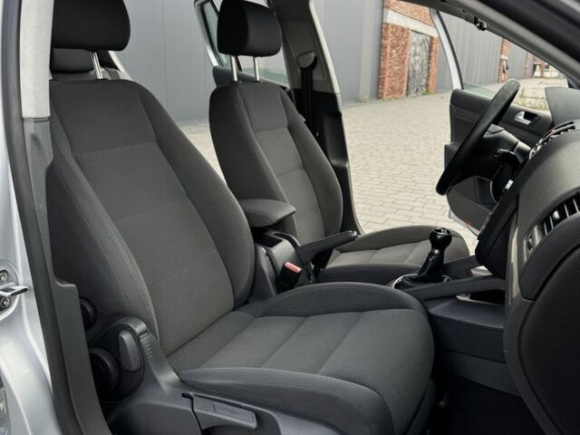 Серый Фольксваген Гольф, объемом двигателя 1.6 л и пробегом 225 тыс. км за 5600 $, фото 10 на Automoto.ua