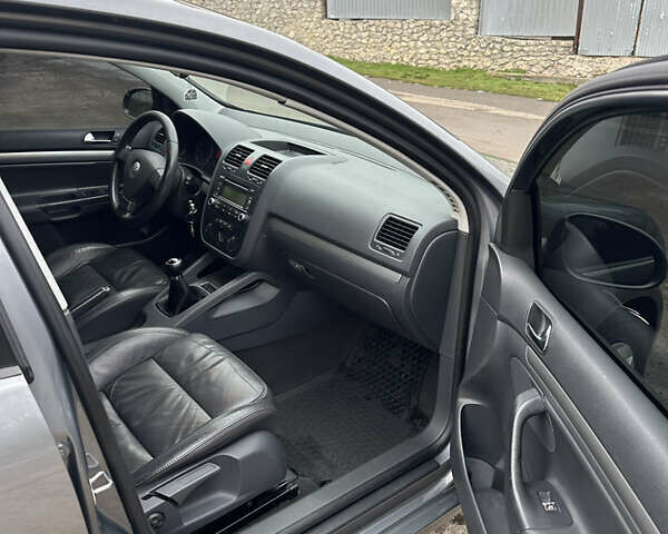 Серый Фольксваген Гольф, объемом двигателя 1.6 л и пробегом 202 тыс. км за 6300 $, фото 17 на Automoto.ua